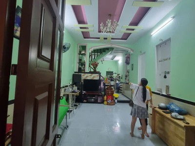 Bán nhà 2 tầng dĩan,shr đường 2 xe hơi thông,gần chợ tân long 2