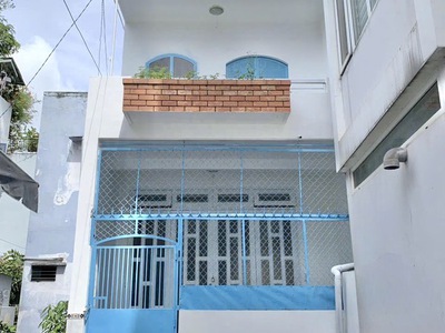 Bán nhà phường 11, bình thạnh hxh lê quang định ngang 4m dài 12m trệt lầu hc đủ 0