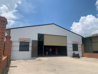 Cho thuê kho, nhà xưởng từ 300M2 đến 800M2 sẵn điện, nước đường Hoàng Văn Thái, giá 42k 1