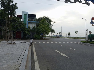 Bán đất gia bình, bắc ninh. 85m2   mt 9m   4,9 tỷ. ô trô tránh, lô góc, vỉa hè 5m. 1