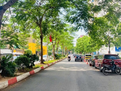 Chủ nhà cần tiền bán gấp nhà nguyễn khuyến  sổ đỏ vuông đẹp  cách mặt phố 10m 2