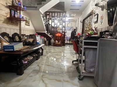 Nhà đẹp 2 lầu diện tích khủng 4,7mx22,5m ĐHT06 ngay công viên KDC an sương q12 2