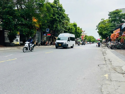 Mặt đường Trần Nhân Tông  ngay ngã 6 Quán Trữ  - 130m2 - ngang 4m - 3 tầng - giá 12,5 tỷ 0