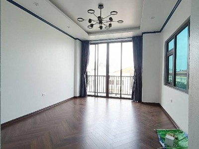 Hiếm  nhà lô góc phú viên - ô tô tránh - có vỉa hè - view sông hồng - kinh doanh đỉnh 3