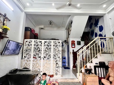 Nhà 3 tầng full nội thất cách mạng tháng 8, tân bình 0