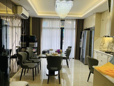 Phố ngọc khánh- nhỉnh 19 tỷ- ô tô tránh -thang máy- xây mới 1