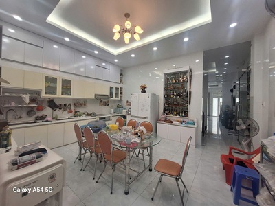 Bán nhà hxh quay đầu cách mạng tháng 8, p15. q10, 103m2, 5 tầng, ngang 6,1m 2