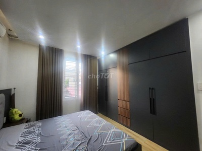 Cho thuê nhà Văn Cao, DT: 45m2, 3 p.ngủ full đồ. 8
