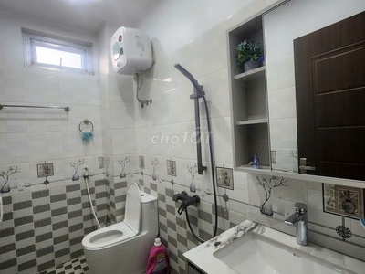 Cho thuê nhà Văn Cao, DT: 45m2, 3 p.ngủ full đồ. 1