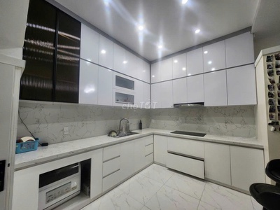 Cho thuê nhà Văn Cao, DT: 45m2, 3 p.ngủ full đồ. 7