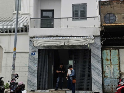 Nhà mặt phố ngay nguyễn sơn, số 1 lê lộ , 3 tầng, giá hời 5.5 tỷ, sổ đỏ riêng 0