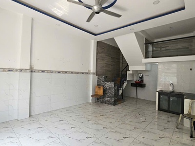 Nhà mặt phố ngay nguyễn sơn, số 1 lê lộ , 3 tầng, giá hời 5.5 tỷ, sổ đỏ riêng 2