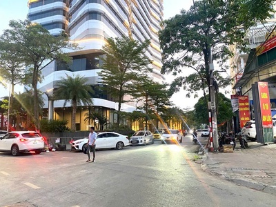 Bán nhà mặt phố đỗ nhuận cv hòa bình 130m 7 tầng,oto tránh.kinh doanh sầm uất.giá:60 tỷ 1