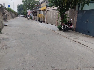 Người nhà có mảnh đất đông ngạc, 56m, mt 5.1, nở hậu 6.5m đường vào đất là 2 oto tránh 2