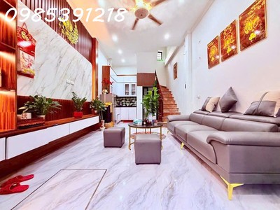 Nhà trương định- mt4m, 35m2, chào 7.3tỷ ctl -ngõ 3 gác , rộng, thông-sân riêng thoáng ko cổng chung 0
