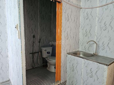 Cho thuê phòng trọ 30m    ban công lớn, gần FTU và UHT   Đầy đủ nội thất 2