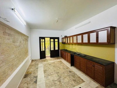 Phân lô quân đội - ô tô tránh - kinh doanh - diện tích rộng - view bảo tầng dân tộc học  5 tầng 3