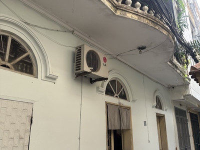 Mặt tiền rộng hiếm có 11m   đất được nhà nước phân - trung tâm cầu giấy   đầy đủ giấy tờ  2 tầng - 1