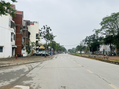 Bồ đề,long biên 30tỷ 115m mặt phố vỉa hè kinh doanh cho thuê,văn phòng 0