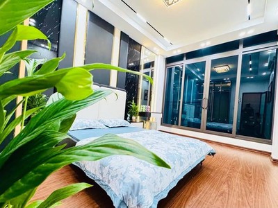 Bán gấp nhà đẹp ngọc thụy   long biên  45m    5 tầng   giá 6,xx tỷ  gần ô tô 2