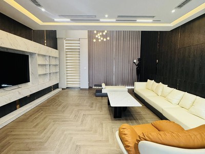 Bán nhà phố ngọc thụy 56m2 8t gara 2 ô tô, mt 5.6m, full nội thất, kinh doanh - 21 tỷ 2