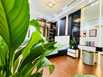Bán gấp nhà đẹp ngọc thụy   long biên  45m    5 tầng   giá 6,xx tỷ  gần ô tô 3