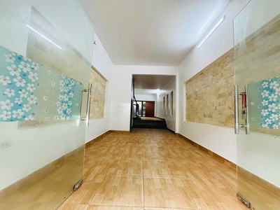 Phân lô quân đội - ô tô tránh - kinh doanh - diện tích rộng - view bảo tầng dân tộc học  5 tầng 1