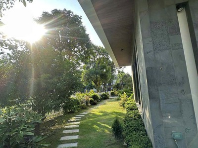 Cho thuê căn biệt thự siêu rộng Ecopark HD, dt đất hơn 500m2, 3 tầng, 5 ngủ, lô góc đẹp 1