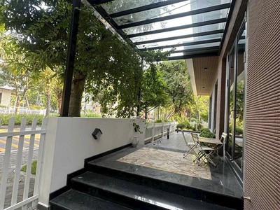 Cho thuê căn biệt thự siêu rộng Ecopark HD, dt đất hơn 500m2, 3 tầng, 5 ngủ, lô góc đẹp 4