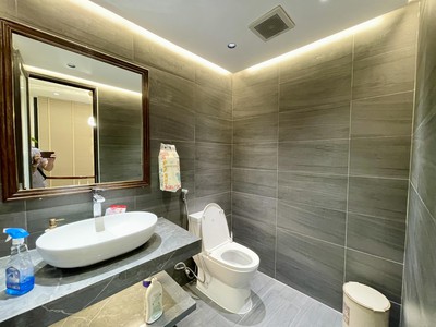 Bán nhà hoàng cầu, ô tô, kd 40m 5 tầng mặt tiền 4m 15 tỷ 2