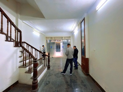 Phân lô quân đội - ô tô đỗ trước cửa - nhà mới đẹp dân xây - tặng full nội thất khách chỉ cần xách 2