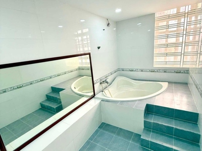 ‼ ngã 4 hàng xanh - hẻm 9m thẳng 1 trục - xe hơi đậu ngày đêm - ngang gần 8m 2