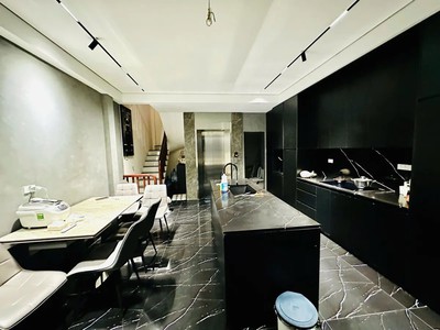 Nhà dân xây bồ đề long biên 40m2 6t thang máy, ô tô đỗ cửa, nhỉnh 13 tỷ 2