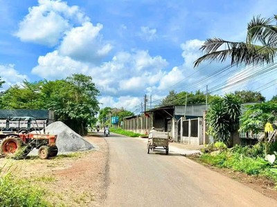  bán gấp lô đất giá chỉ 190 triệu   mặt tiền 8m, gần kcn 1