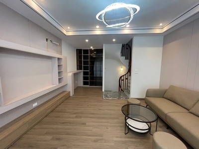 Bán nhà ngô gia tự 31m2 6t, mt 4.5m, ô tô đỗ cạnh nhà, hàng xóm bigc long biên 6.x tỷ 1