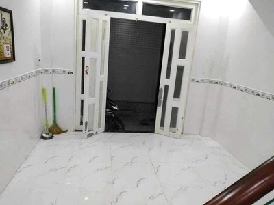 Nhà vuông 2 tầng 32m2   đường 49 tđ 3