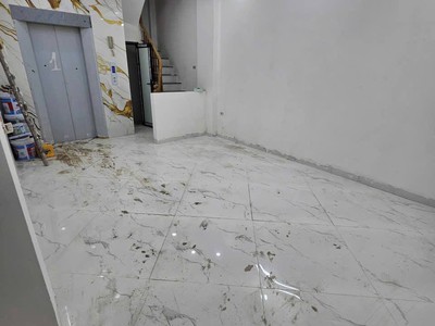 Bán nhà trần hứu tước đống đa ô tô sát nhà 2 thoáng vĩnh viễn 6 tầng thang máy 42m 9,5 tỷ 0