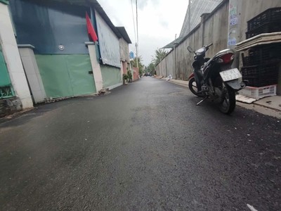 Bán nhà cấp 4 sổ hồng riêng, 2pn , sân để xe hơi, giá chỉ 3,6 tỷ. 1