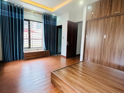 Bán nhà 5 tầng   ngõ 109 nguyễn sơn   trung tâm long biên 4