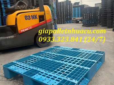 Pallet nhựa ba chân màu xanh giá tốt nhất thị trường 1