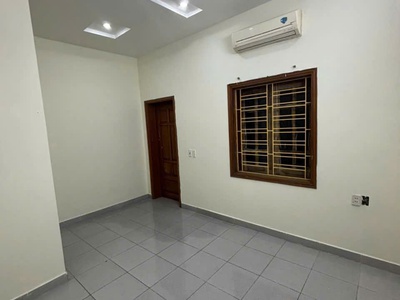 Cho thuê nhà riêng , ô tô đỗ cửa phù hợp làm văn phòng , dạy học , kho , ở ...gần ngã 4 Metro , Sở D 0