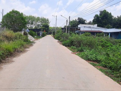  bán nhanh 200m  đất thổ cư giá 250 triệu, đường nhựa 7m, gần kcn  0