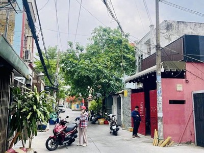 Nhà đẹp 60m - 3 tầng - 4pn - hẻm 8m thông - sát mt - gần aeon - kcntb - ga t3 3