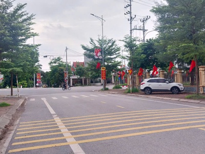 cc bán 150m đất văn giang   ecopark   mt rộng 8.3m   150m    ô tô tránh. chỉ hơn 5t 0