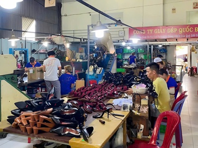 Ưởng sản xuất giày dép Quốc Định   Chuyên cung cấp sỉ lẻ toàn quốc 2