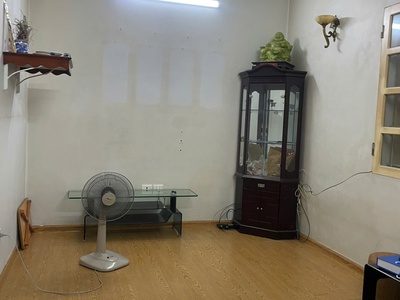 Hàng hiếm em có căn chung cư 50m, tầng 3, 1 ngủ, có thể sửa thành 2 ngủ  ban công thoáng  full đồ 4