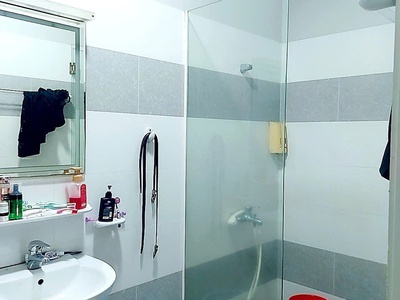 Bán nhà 1/ nguyễn cửu vân - hẻm ô tô đỗ của - ngang 5,2m - 63m2 - xây được 7 tầng - chỉ 8.3 tỷ 0