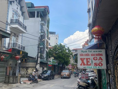 Nhà mặt phố bà triệu - ô tô tránh,  vỉa hè rộng - nở hậu - lô góc - kinh doanh đỉnh 1