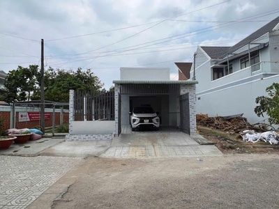 Chính chủ cần bán nhà mặt tiền đường nhựa có vị trí đẹp - tp trà vinh. 0