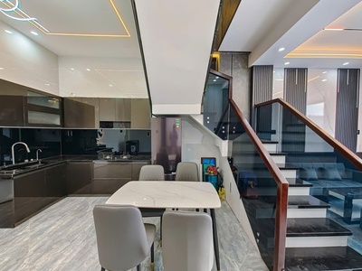 Chính chủ bán nhà MT gần cổng chào huyện Cần Đước, 90m2, giá 2 tỷ 4 4